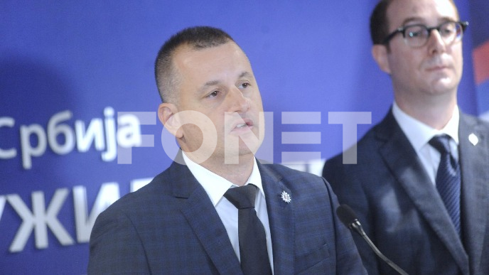 Nalog za hapšenje zbog pretnji